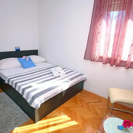 Apartamento With Parking Space Kastel Stari, - 24469