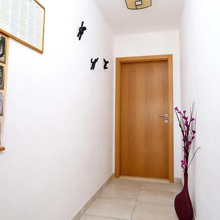 Apartamento With Parking Space Kastel Stari, - 24469